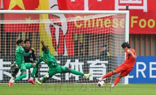 中卡战前发布会 国足众将团结一心期待改变 中卡战前发布会 国足众将团结一心期待改变