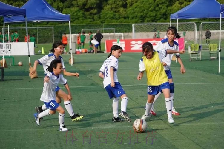 绿茵场上手牵手！浙江-阿克苏青少年足球“绿茵牵手计划”夏令营顺利结营